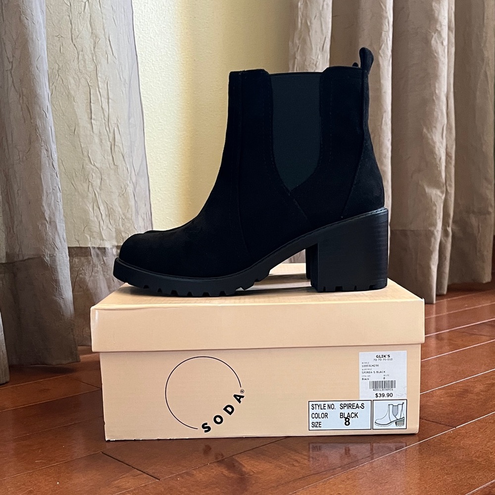 WOMEN'S SODA SPIREA BOOTIES size 8
